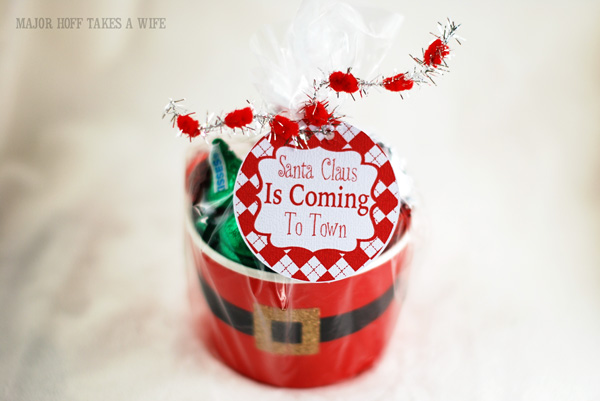 https://www.majhofftakesawife.com/wp-content/uploads/2014/11/Santa2BClaus2BIs2BComing2Bto2Btown2BFree2BPrintable2Bgift2Btags.jpg