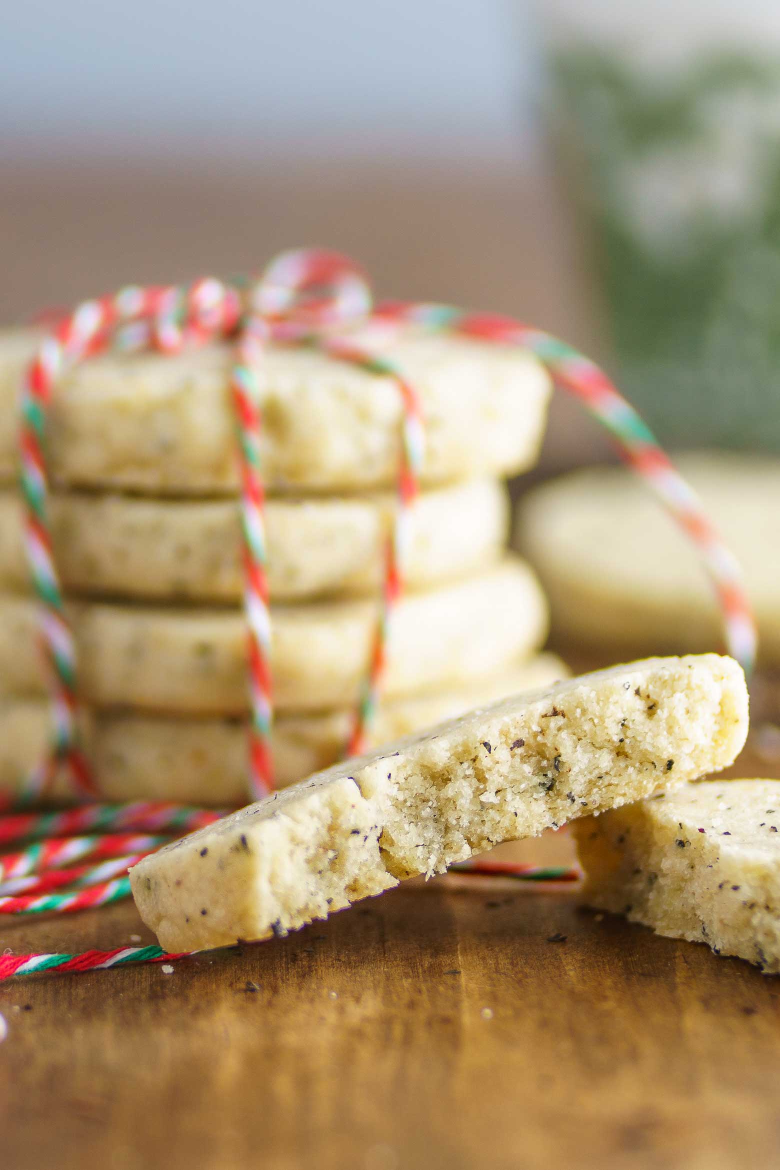 https://www.majhofftakesawife.com/wp-content/uploads/2019/12/up-close-of-spiced-shortbread.jpg